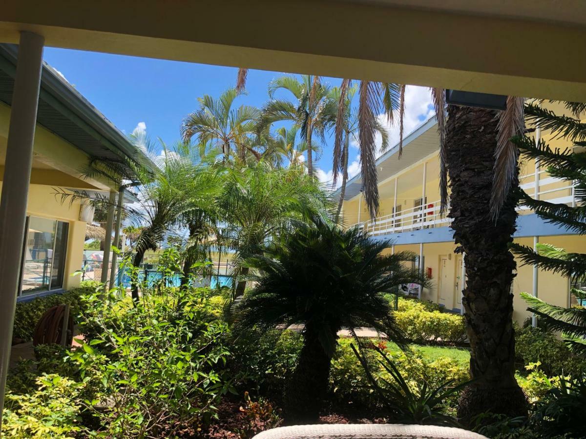 Arvilla Resort St. Pete Beach Esterno foto
